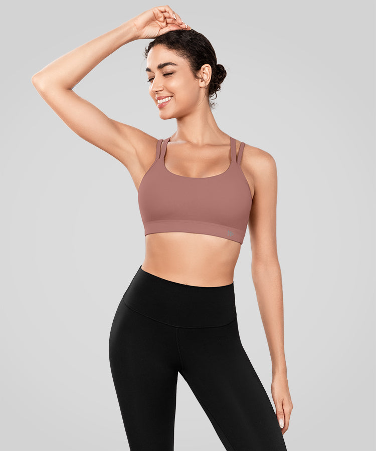 Sujetador de yoga acolchado Echo Long con tirantes cruzados dobles | Sujetador deportivo de sujeción ligera para mujer