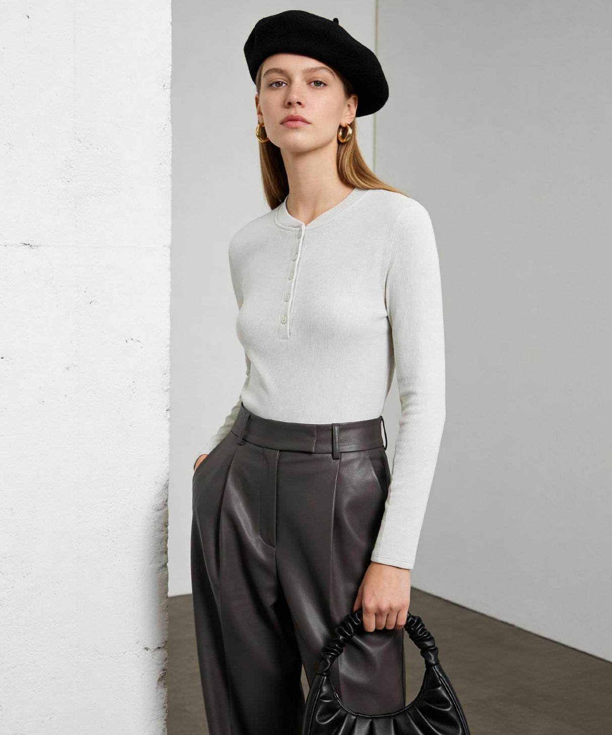 Camicia casual a maniche lunghe con colletto a mezzo bottone Anywhere | T-shirt a maniche lunghe da donna Camicia casual a maniche lunghe con colletto a mezzo bottone Anywhere | T-shirt a maniche lunghe da donna