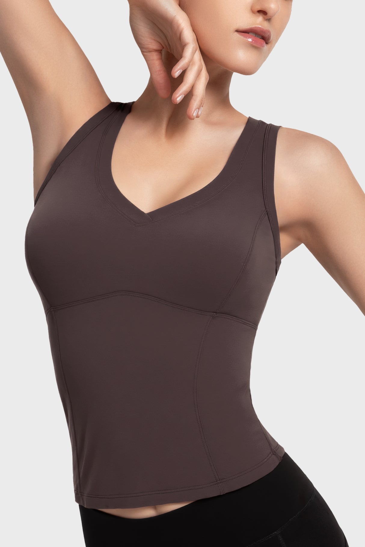 Camiseta de tirantes con escote en V y almohadillas integradas | Camiseta deportiva para mujer