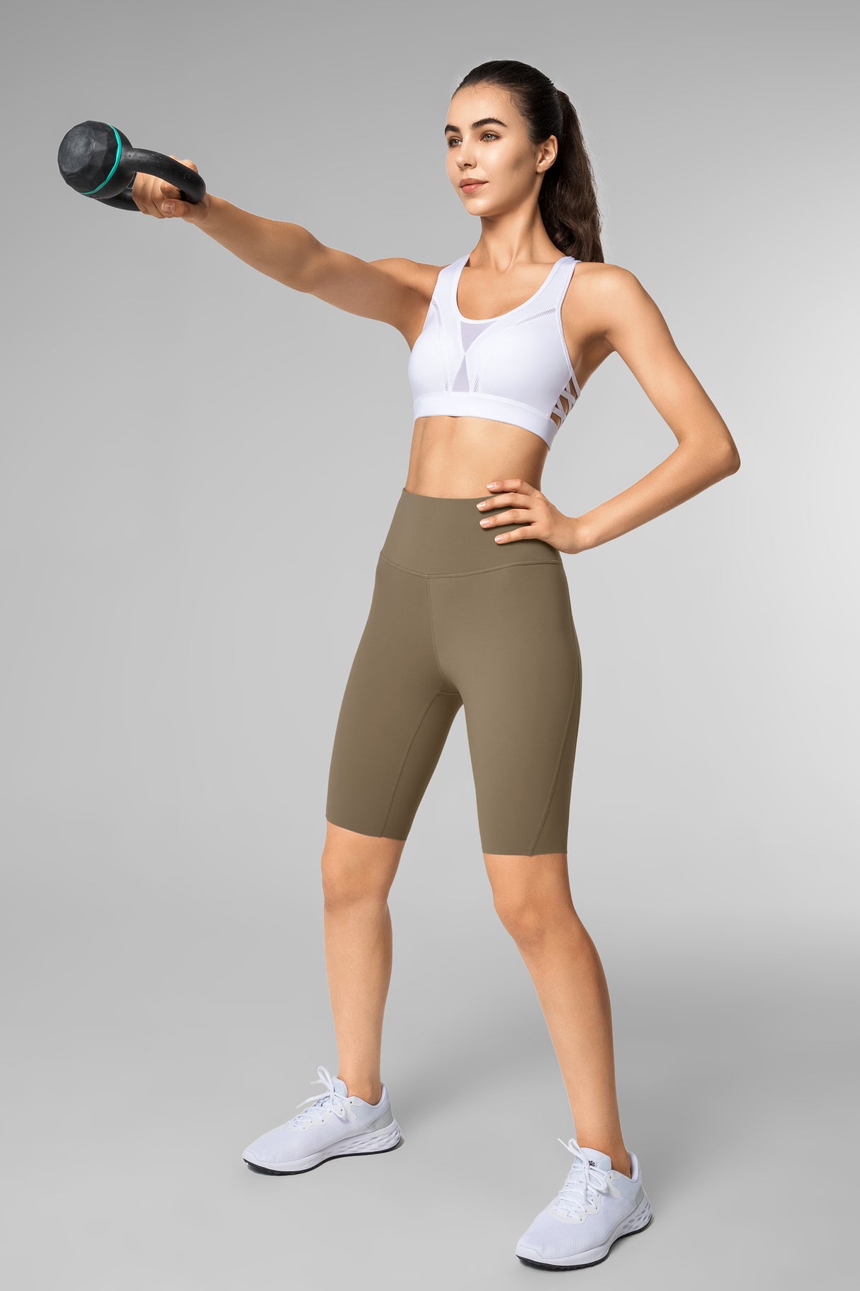 Echo högmidjade löparshorts med kort passform, 23 cm | Damsportshorts med högt stöd