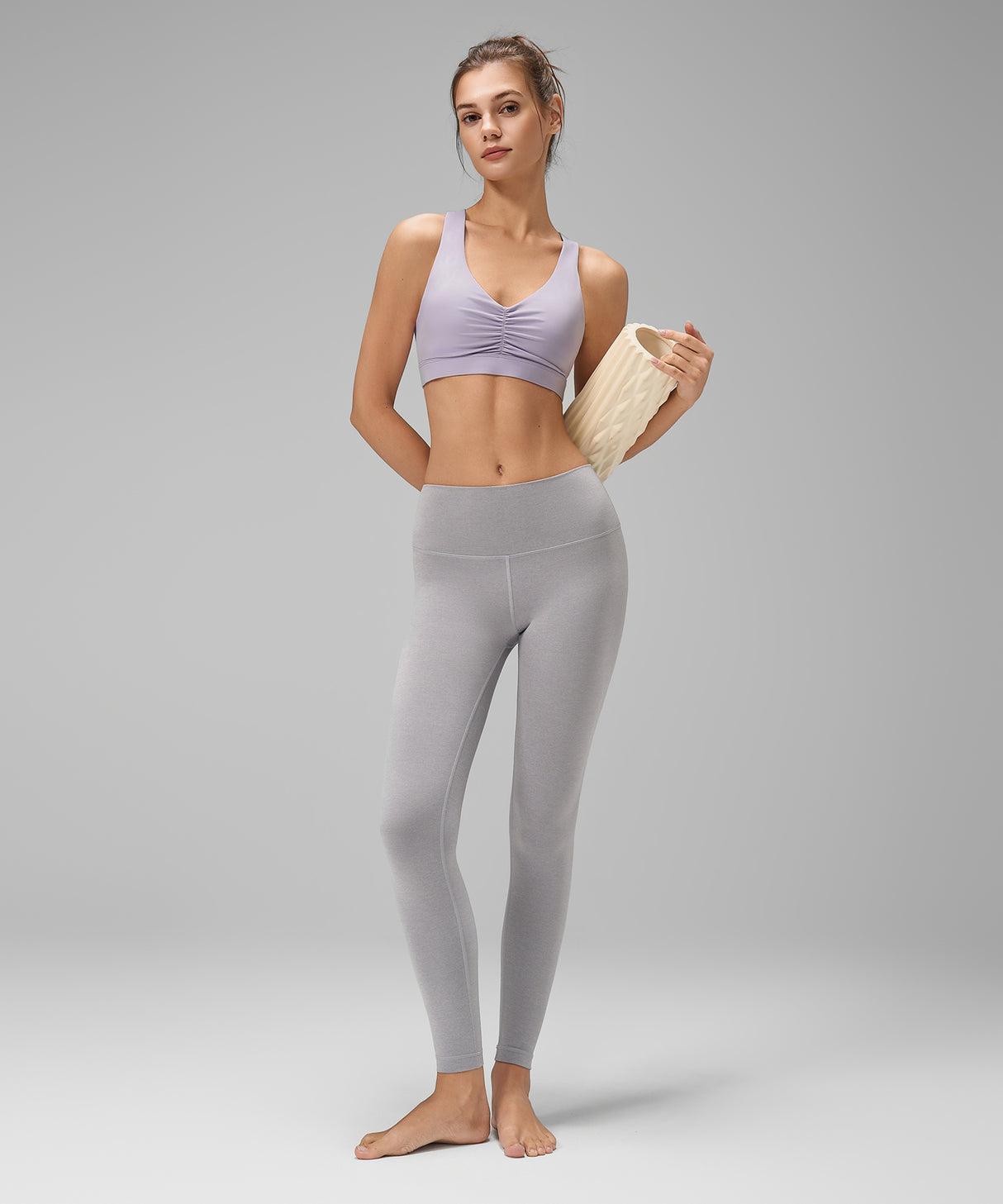 Sujetador de yoga con cuello en V y almohadillas extraíbles Anywhere Crisscross | Sujetador deportivo de sujeción ligera para mujer Sujetador de yoga con cuello en V y almohadillas extraíbles Anywhere Crisscross | Sujetador deportivo de sujeción ligera para mujer