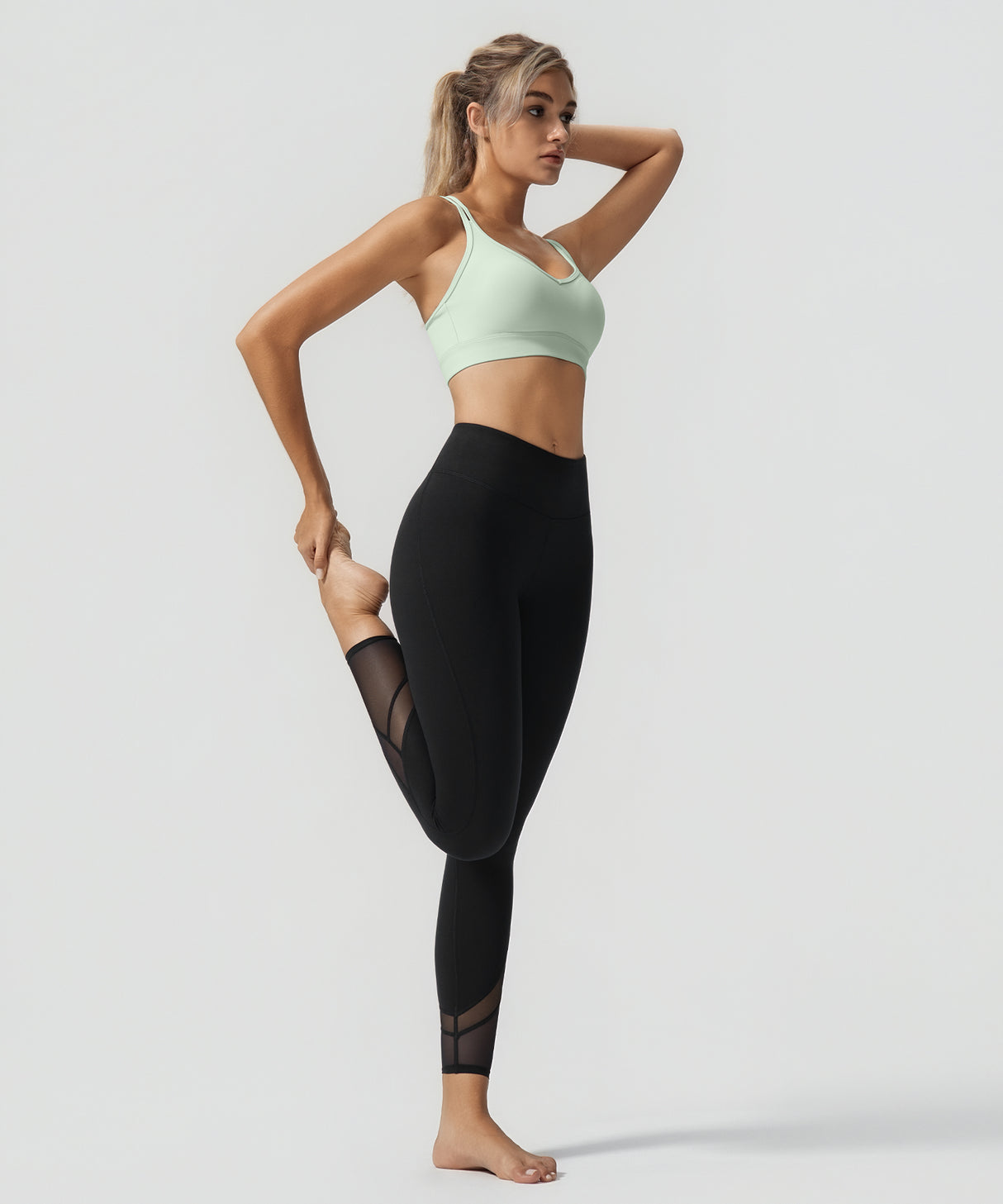 Anywhere V-neck Diamond Mesh Yoga Bra| Women's Light Support Sports Bra Anywhere V-neck Diamond Mesh Yoga Bra| Women's Light Support Sports Bra