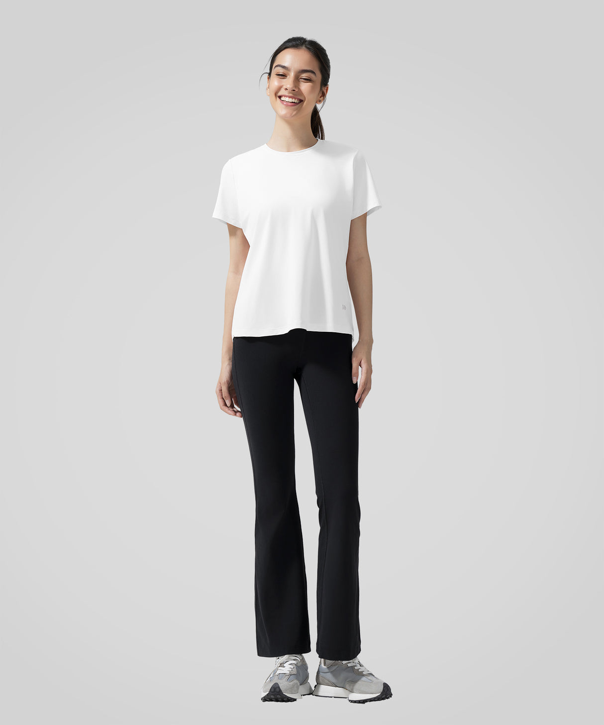 T-shirt leggera aderente tinta unita Anywhere | T-shirt a maniche corte da donna T-shirt leggera aderente tinta unita Anywhere | T-shirt a maniche corte da donna