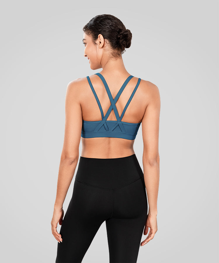 Sujetador de yoga acolchado Echo Long con tirantes cruzados dobles | Sujetador deportivo de sujeción ligera para mujer