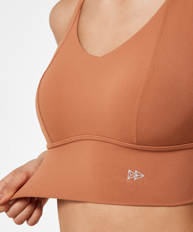 Echo Langer, gepolsterter Yoga-BH mit doppelten Kreuzträgern und V-Ausschnitt | Leicht stützender Sport-BH für Damen