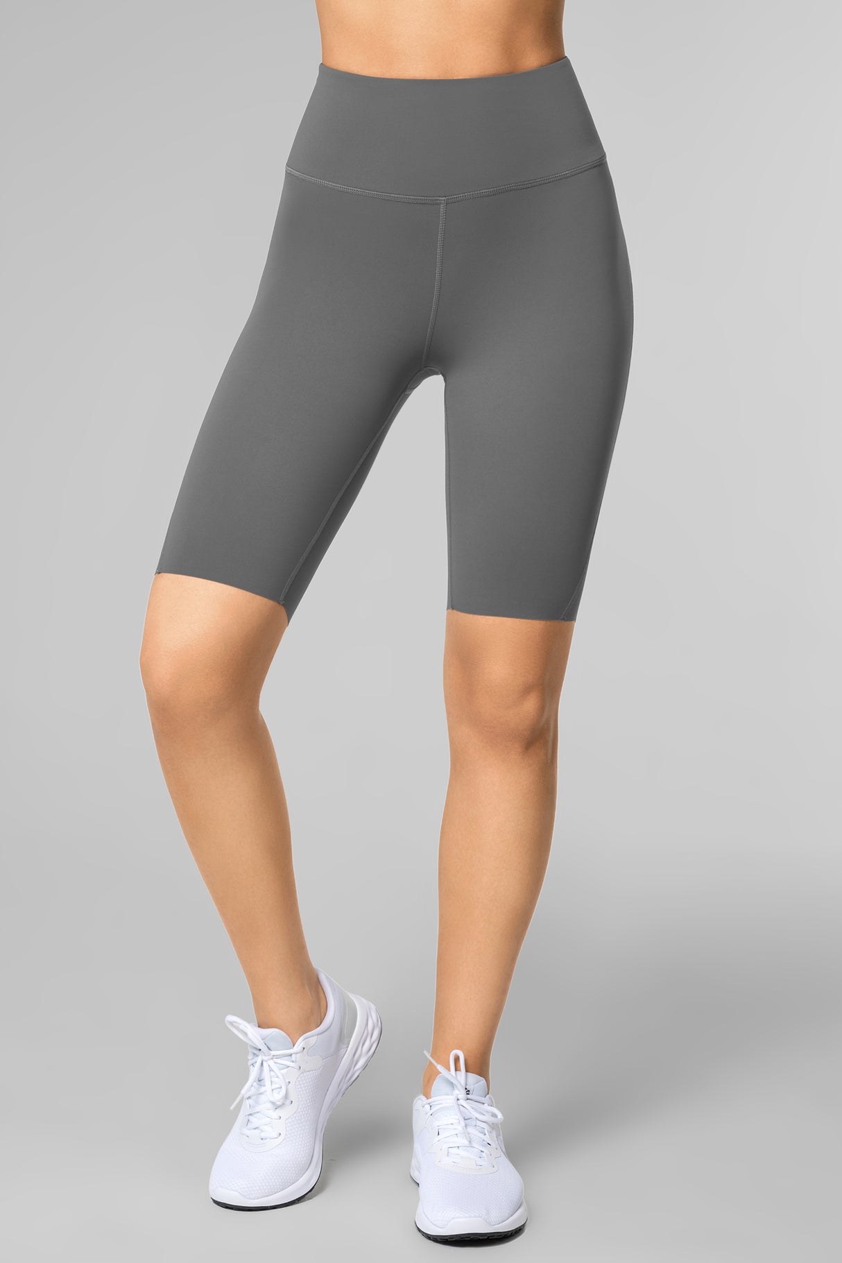 Echo högmidjade löparshorts med kort passform, 23 cm | Damsportshorts med högt stöd