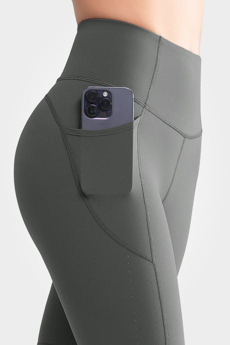 Echo biker shorts med hög midja, fickor och sidoperforering, 20 cm | Damsportshorts med högt stöd