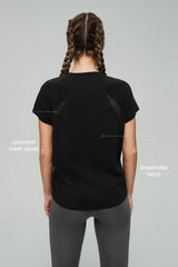 Bekväm t-shirt med meshmönster och enfärgad rygg överallt