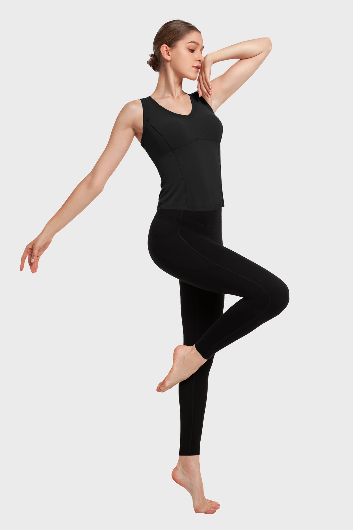 Camiseta de tirantes con escote en V y almohadillas integradas | Camiseta deportiva para mujer