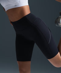 Shorts elásticos Echo de cintura alta con bolsillos laterales de 23 cm | Shorts de running de alta sujeción para mujer
