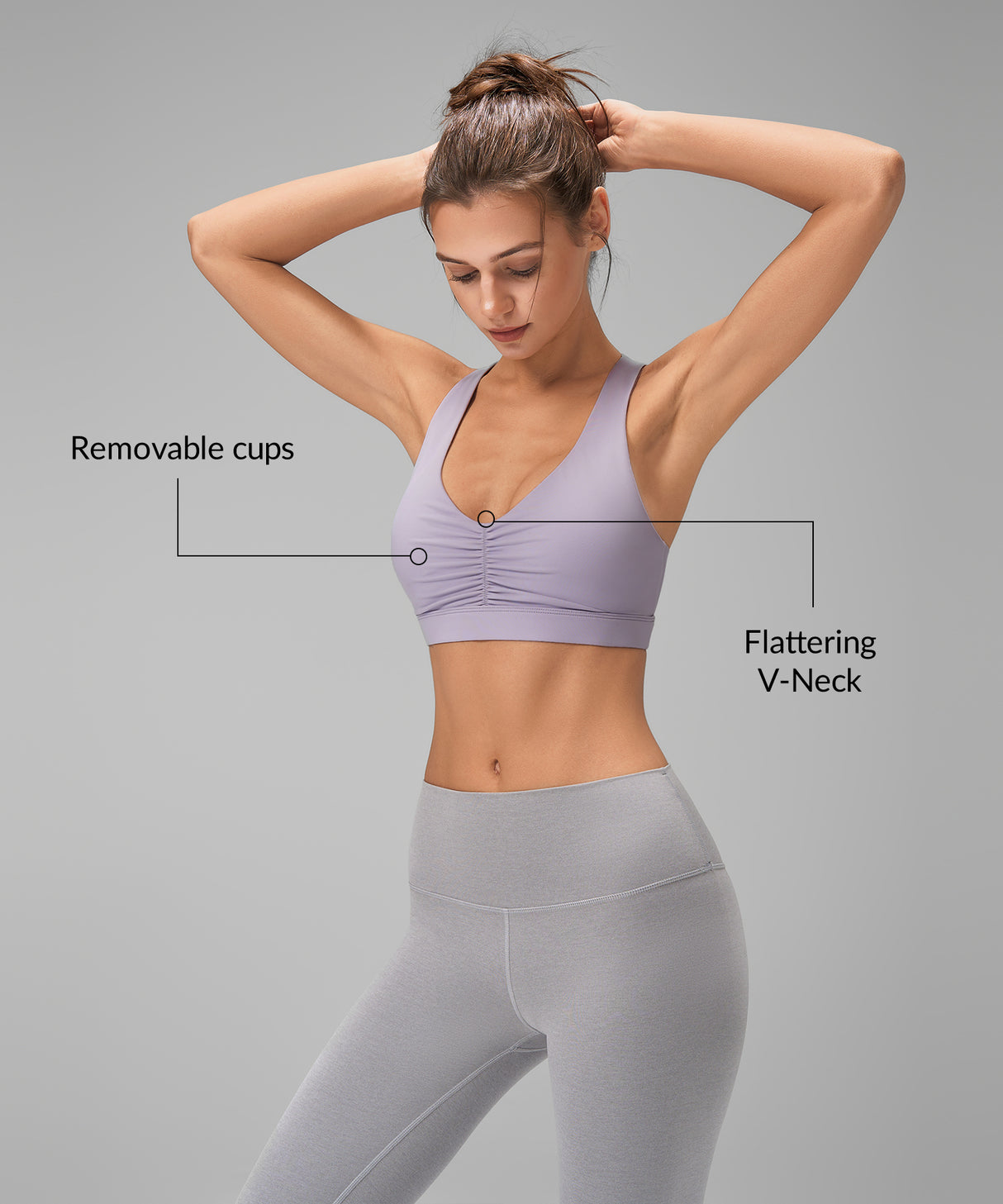 Sujetador de yoga con cuello en V y almohadillas extraíbles Anywhere Crisscross | Sujetador deportivo de sujeción ligera para mujer
