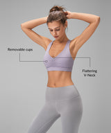 Sujetador de yoga con cuello en V y almohadillas extraíbles Anywhere Crisscross | Sujetador deportivo de sujeción ligera para mujer