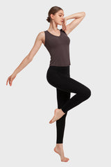 Camiseta de tirantes con escote en V y almohadillas integradas | Camiseta deportiva para mujer
