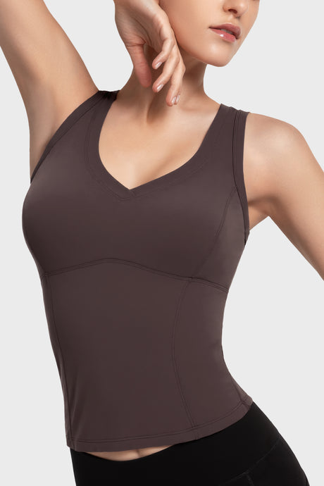 Camiseta de tirantes con escote en V y almohadillas integradas | Camiseta deportiva para mujer