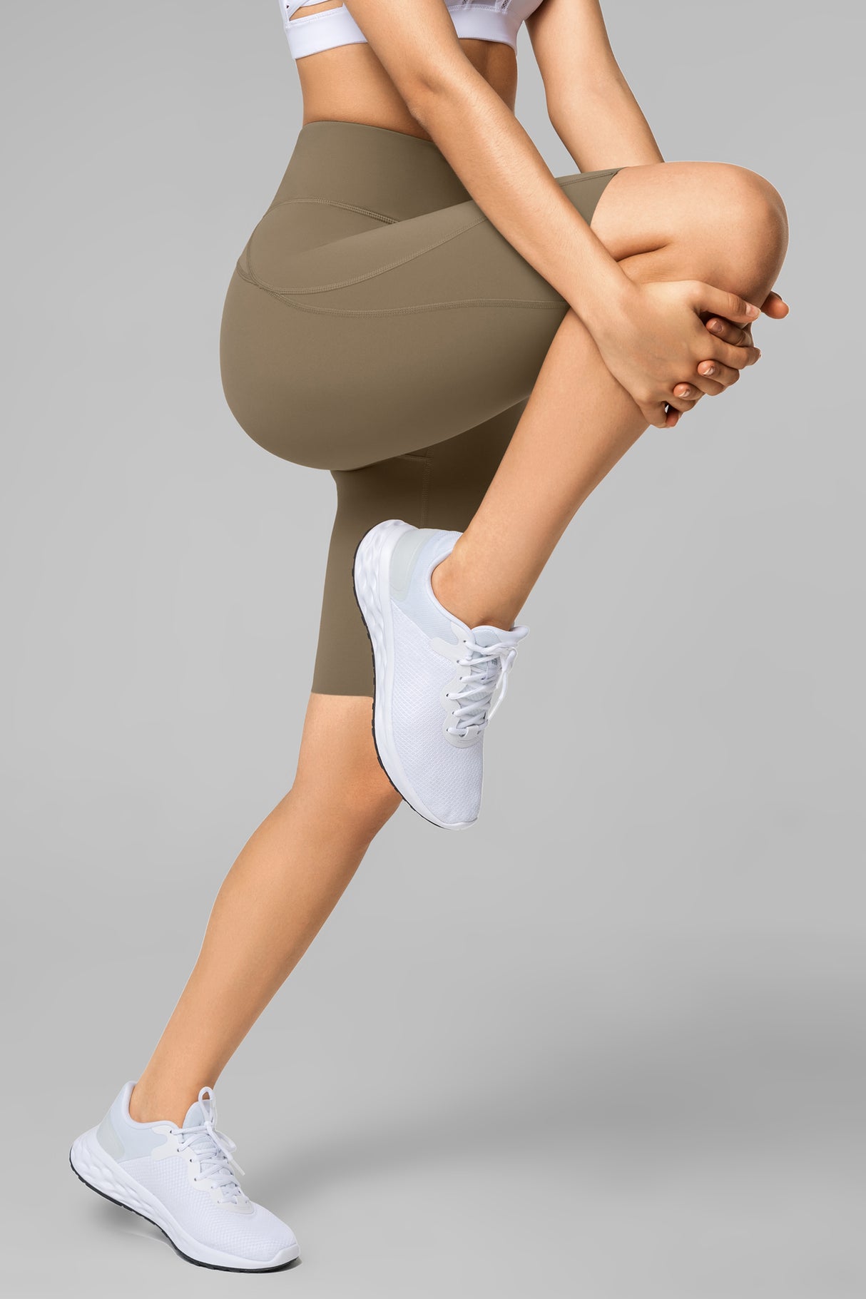Echo högmidjade löparshorts med kort passform, 23 cm | Damsportshorts med högt stöd