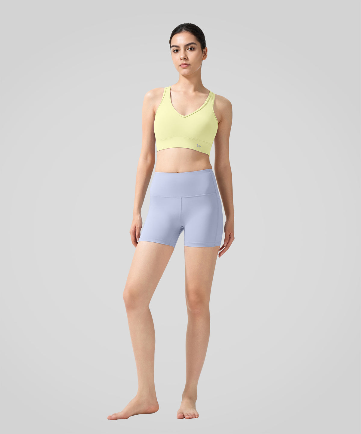 Anywhere V-Ausschnitt Racerback Yoga-BH im neuen Stil | Leicht stützender Sport-BH für Damen