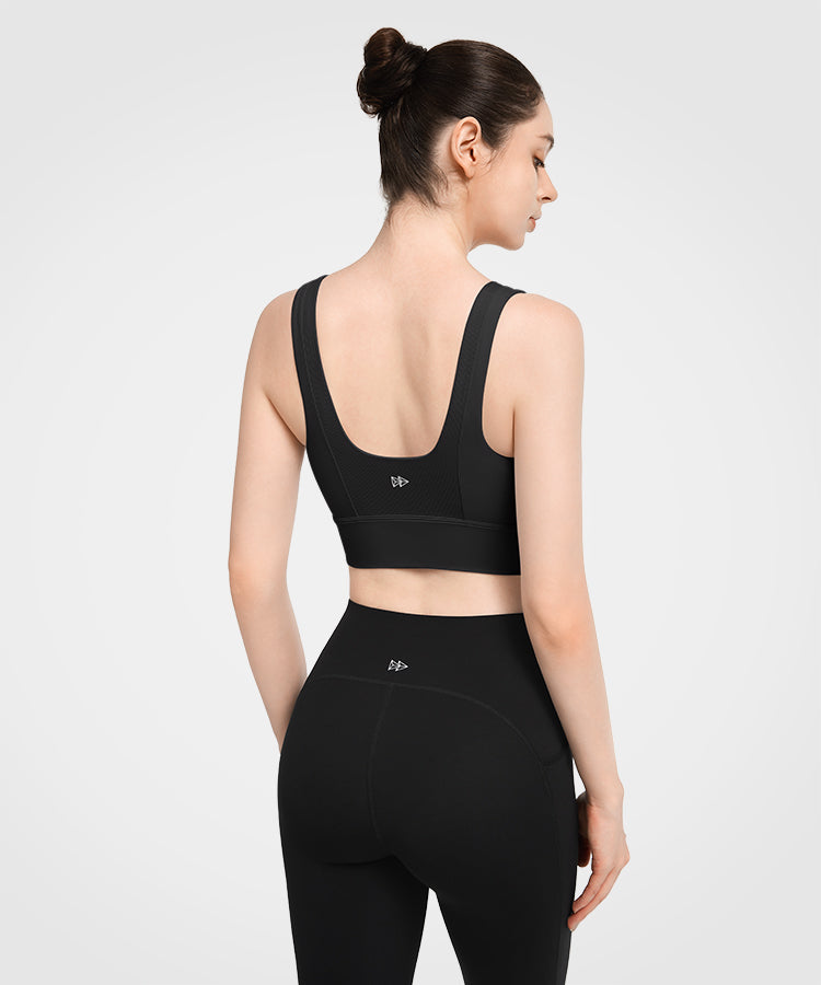 Sujetador de yoga Echo con cuello redondo y relleno | Sujetador deportivo de sujeción ligera para mujer