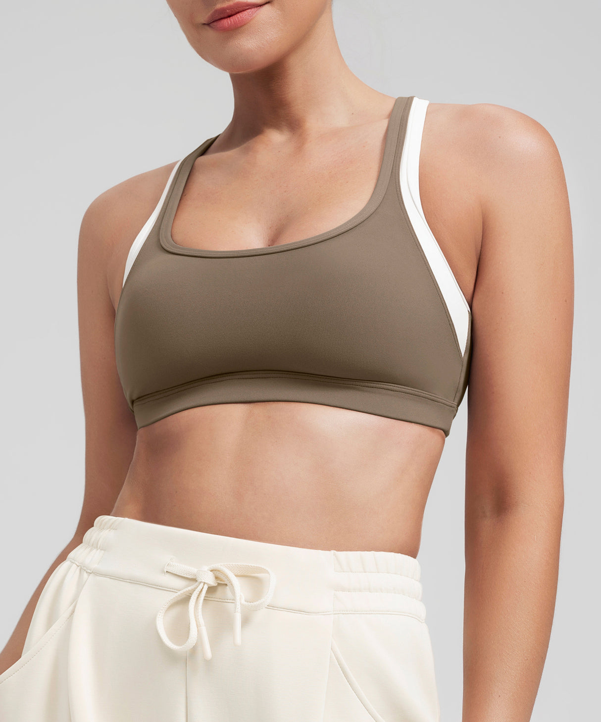 Sujetador de yoga acolchado con doble tirante Anywhere Scoop | Sujetador deportivo de sujeción ligera para mujer