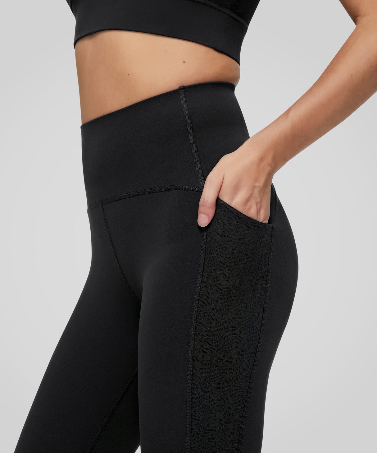 Atmungsaktive Leggings mit seitlichem Mesh-Logo-Print, 25 Zoll | Leicht stützende Leggings für Damen