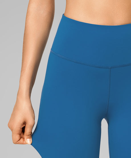 Echo högmidjade löparshorts med kort passform, 23 cm | Damsportshorts med högt stöd